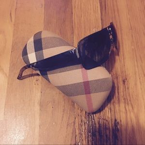 Authentic Burberry sunglasses with case !!!